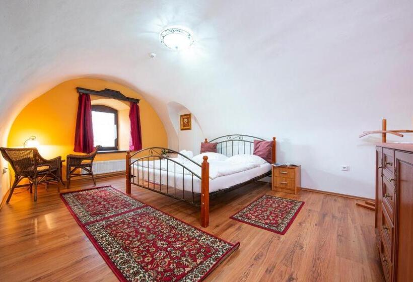 膳宿费 Penzión Familia