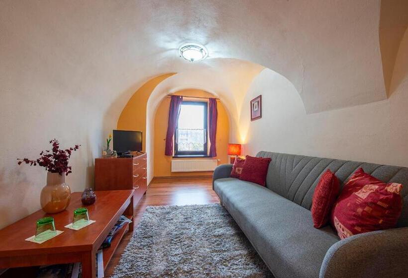 膳宿费 Penzión Familia