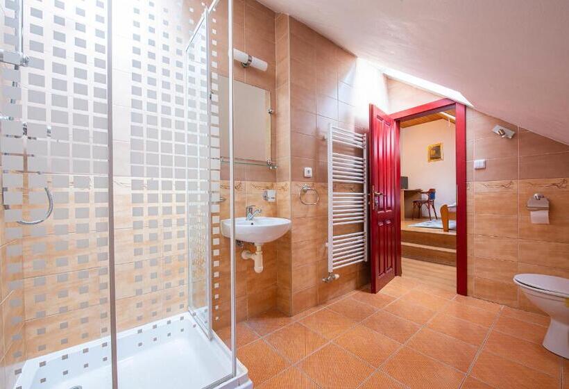 膳宿费 Penzión Familia