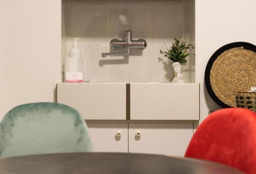 Room In Bloom Bed And Breakfast