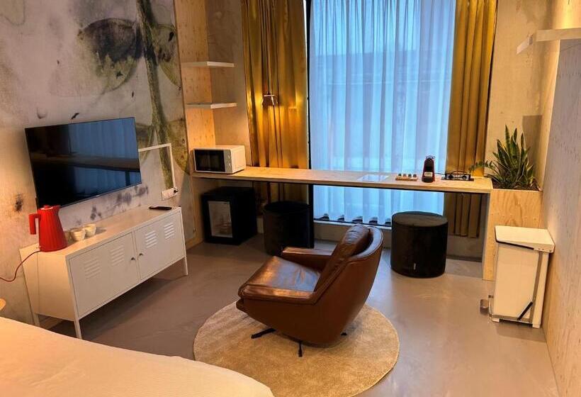 Отель Moloko Just A Room Sleep&shower Digital Key By Sms