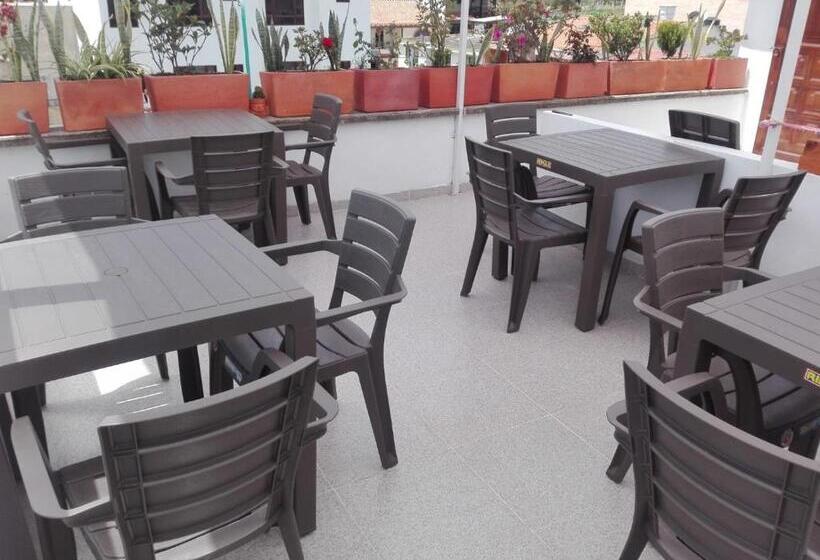 فندق صغير Posada Turística Estancia Real