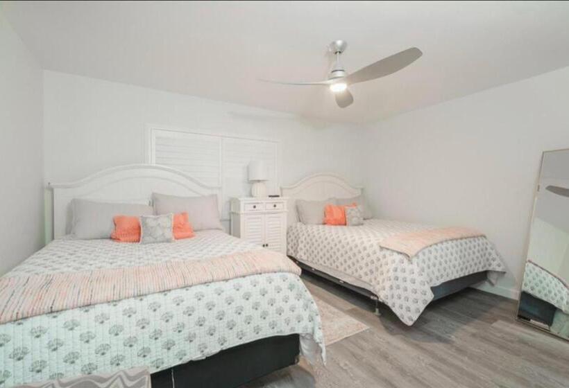 Beach Front Relaxing Get Away On Beautiful Destin Emerald Coast