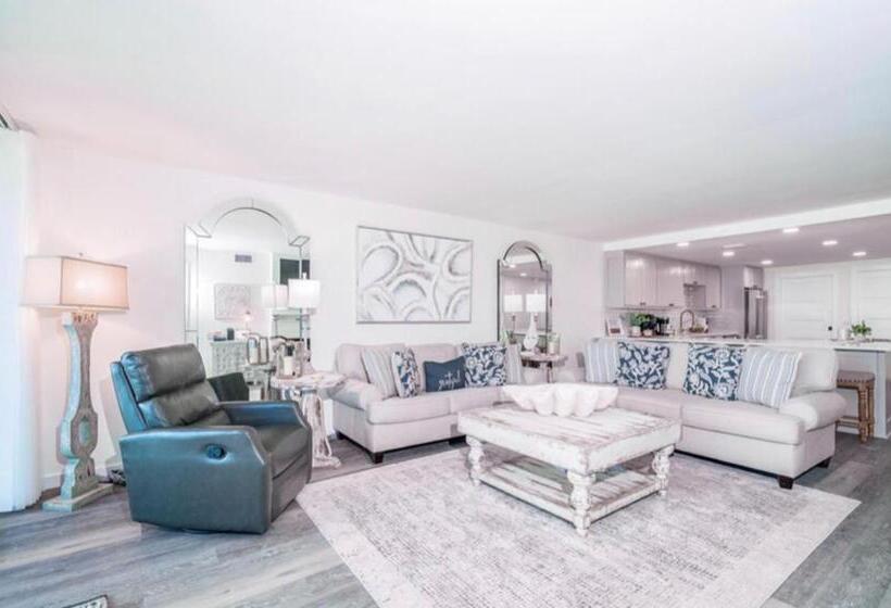 Beach Front Relaxing Get Away On Beautiful Destin Emerald Coast