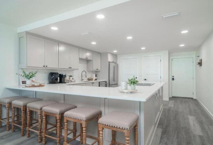 Beach Front Relaxing Get Away On Beautiful Destin Emerald Coast