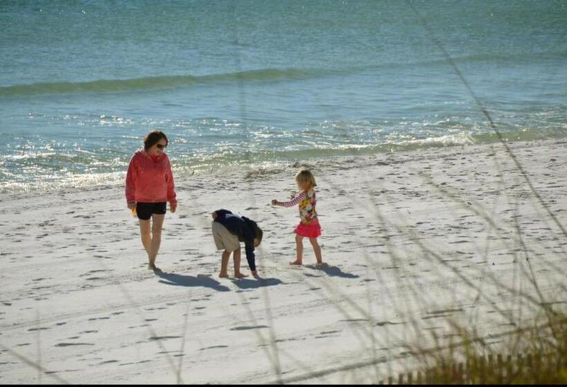 Beach Front Relaxing Get Away On Beautiful Destin Emerald Coast