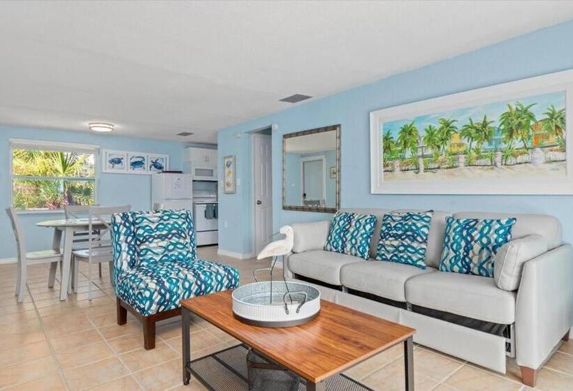 Beautiful Waterfront Condo 1