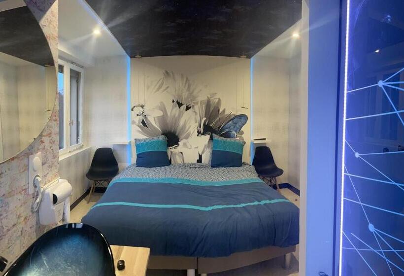 민박 Butterfly By Carl Emilie