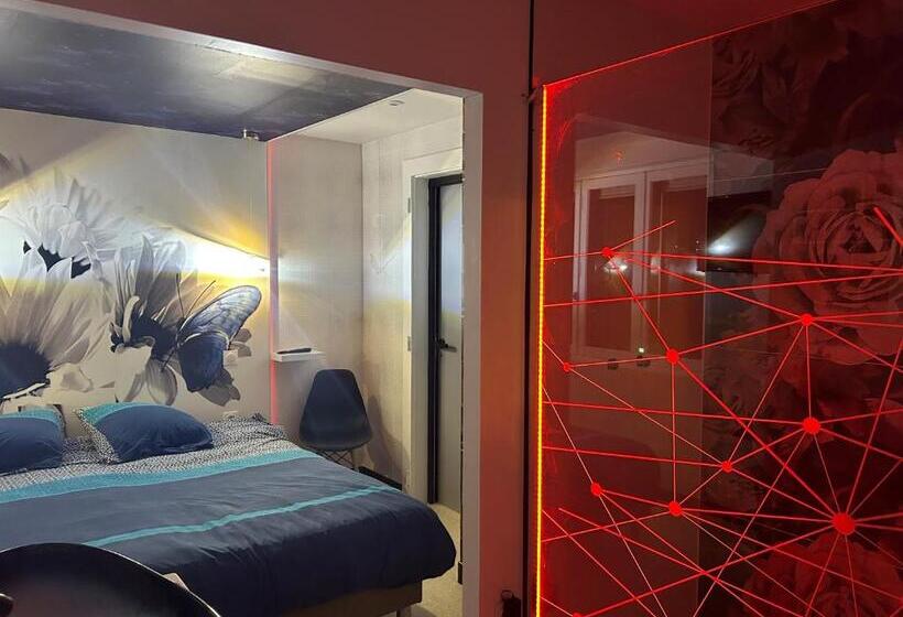 민박 Butterfly By Carl Emilie