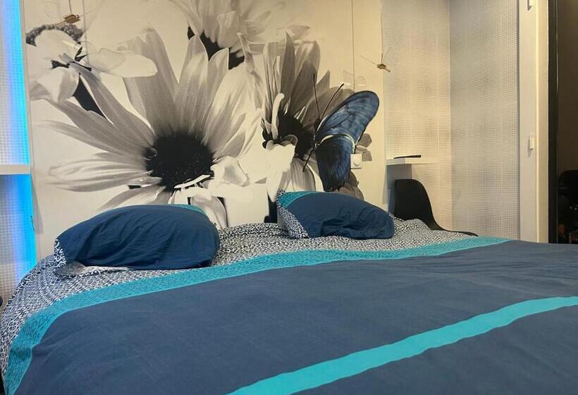 민박 Butterfly By Carl Emilie