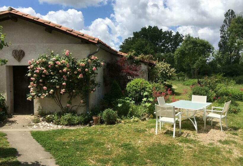 مبيت وإفطار Les Chantours, Domaine De 15 Hectares Arboré Et Fleuri
