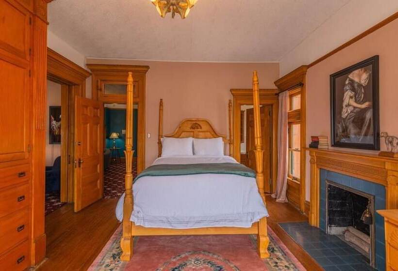 تختخواب و صبحانه Orman Mansion   Pueblo S Most Luxurious Stay!
