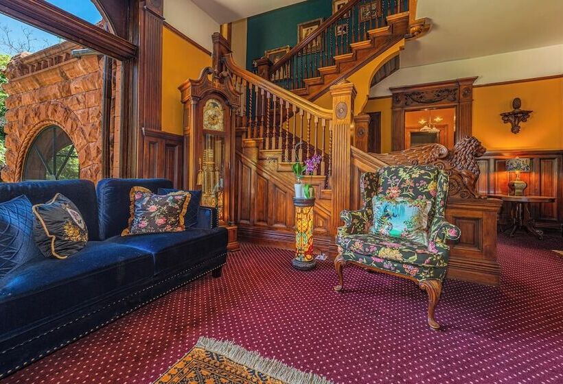 تختخواب و صبحانه Orman Mansion   Pueblo S Most Luxurious Stay!