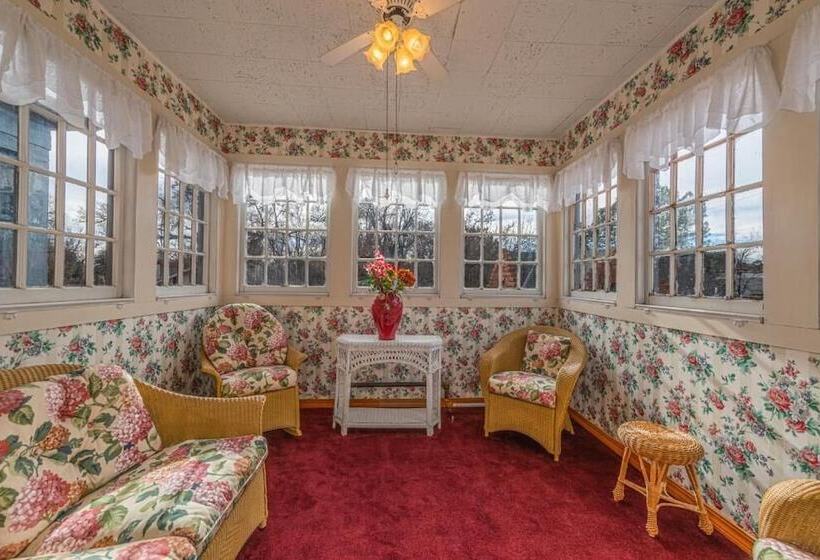 تختخواب و صبحانه Orman Mansion   Pueblo S Most Luxurious Stay!