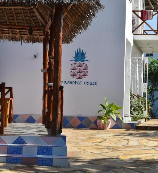 Bed and Breakfast Pineapple House