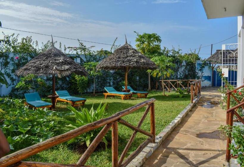 Bed and Breakfast Pineapple House