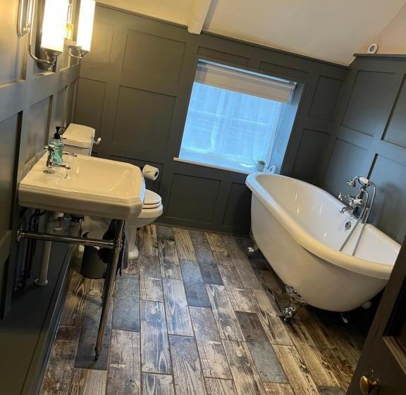 민박 The Crown Inn