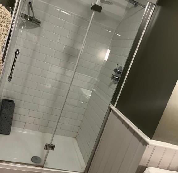 민박 The Crown Inn