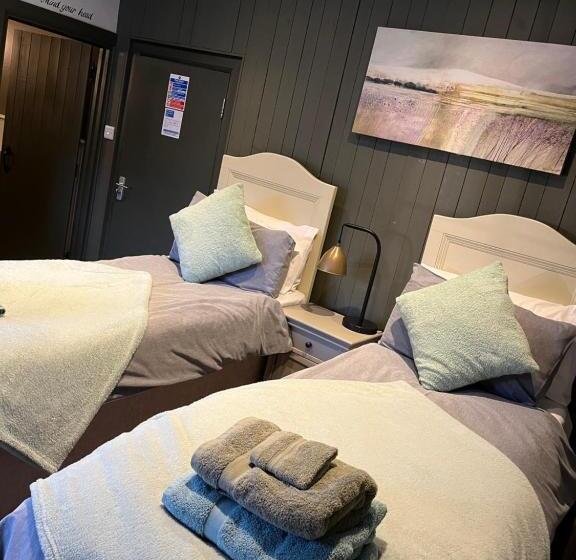 민박 The Crown Inn