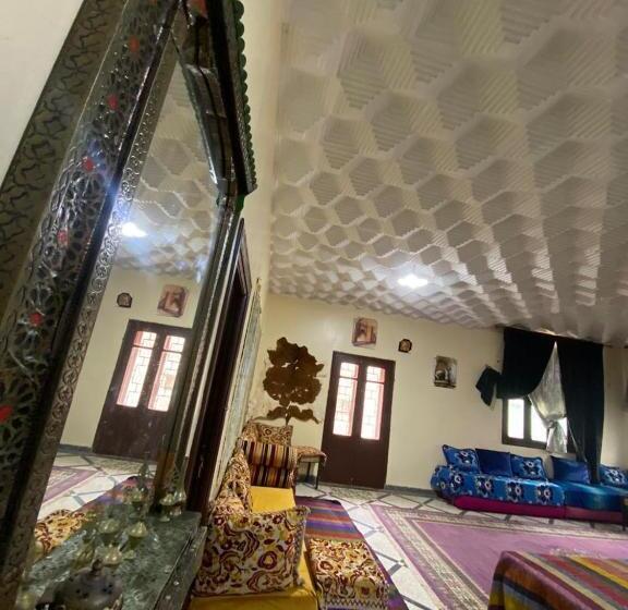 تختخواب و صبحانه Villa Familys