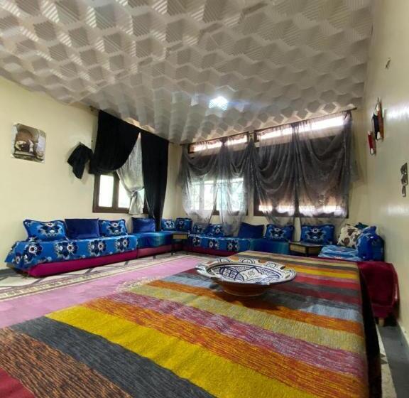 تختخواب و صبحانه Villa Familys