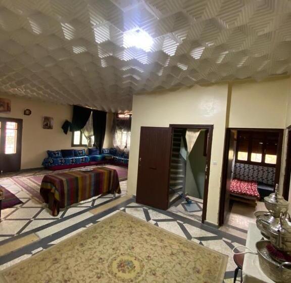 تختخواب و صبحانه Villa Familys