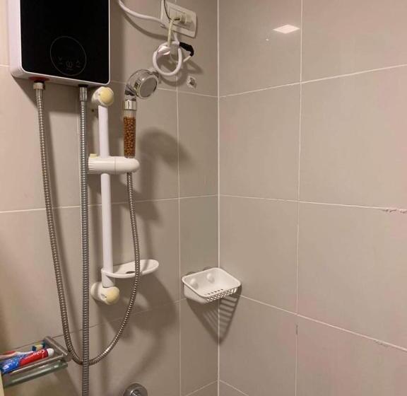 Comfy Artsy Studio In Bgc