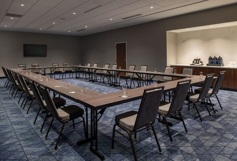 فندق Courtyard By Marriott Olympia