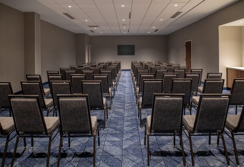 فندق Courtyard By Marriott Olympia