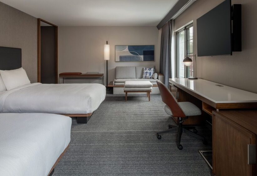 فندق Courtyard By Marriott Olympia