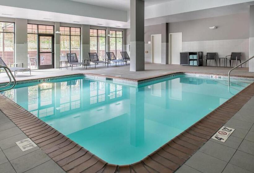 فندق Courtyard By Marriott Olympia