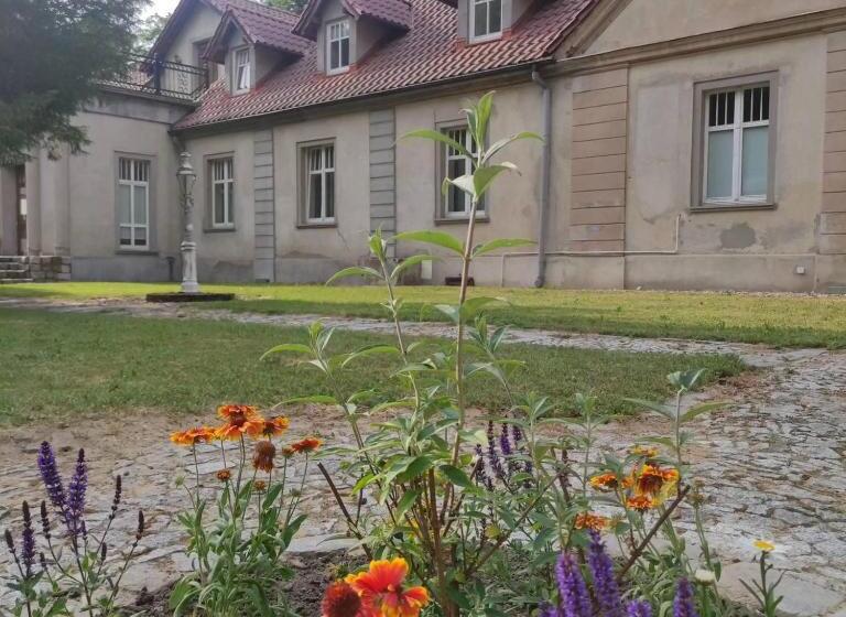 酒店 Dworek Cieszków