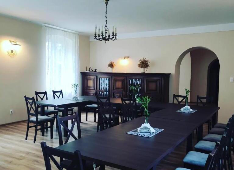 酒店 Dworek Cieszków