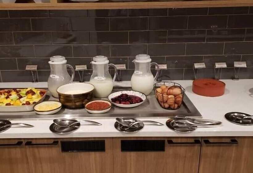 Отель Hyatt Place Newark Main Street