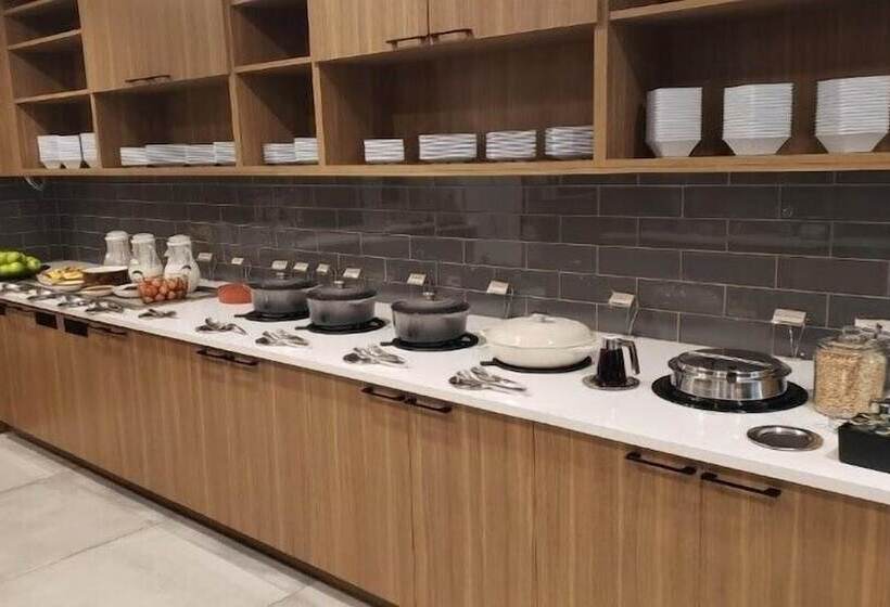 Отель Hyatt Place Newark Main Street