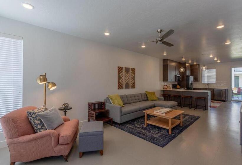 فندق Lofts 13 4 Bedroom Modern Loft Steps From The Pool