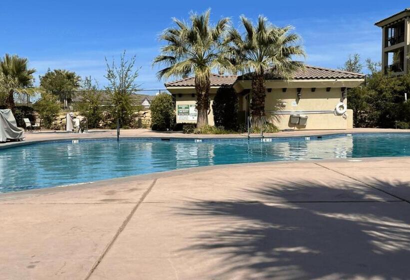 فندق Lofts 13 4 Bedroom Modern Loft Steps From The Pool