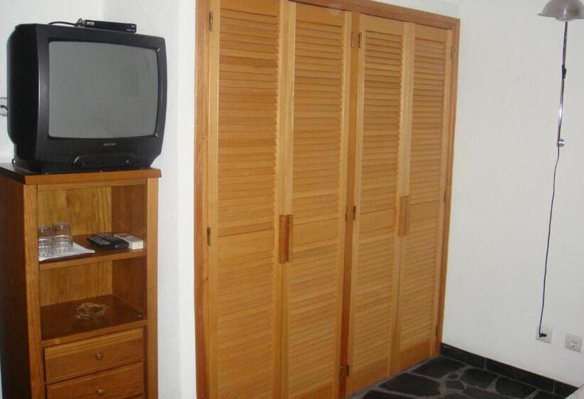 هتل Quarto Pequeno 515 Do Monte Dos Arneiros