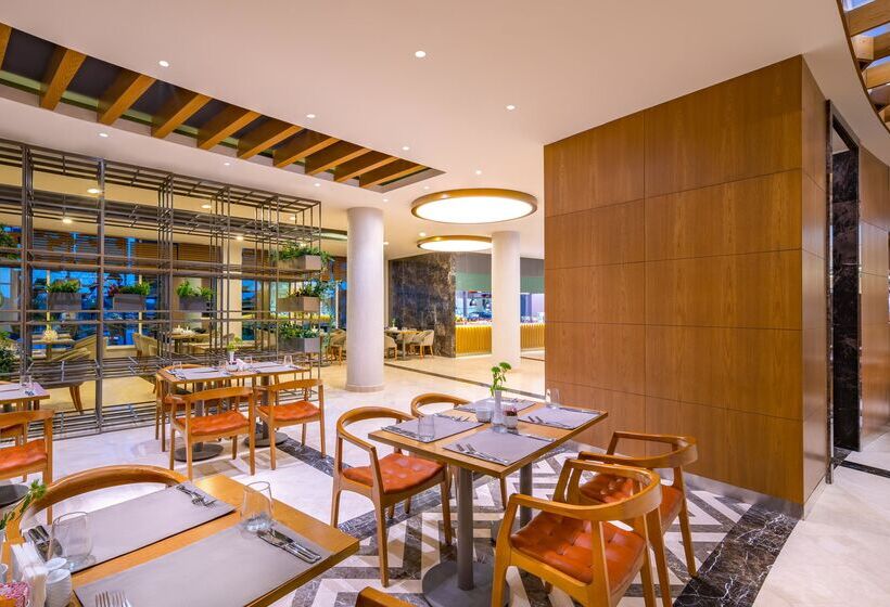 ホテル Rixos Park Belek, The Land of Legends Access