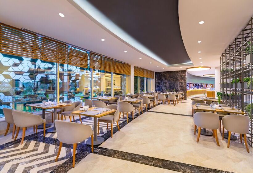 ホテル Rixos Park Belek, The Land of Legends Access