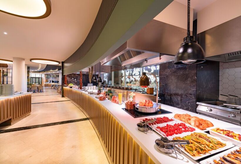 ホテル Rixos Park Belek, The Land of Legends Access
