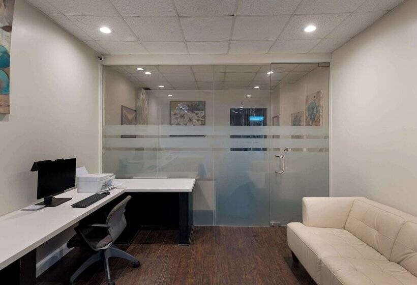 فندق Suburban Studios