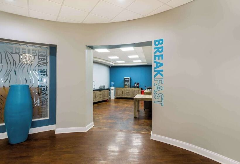 هتل Suburban Studios