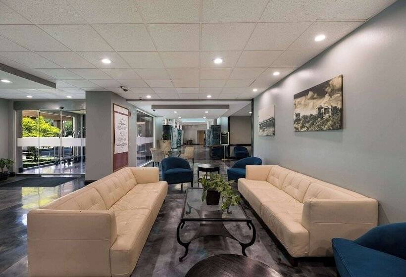 فندق Suburban Studios