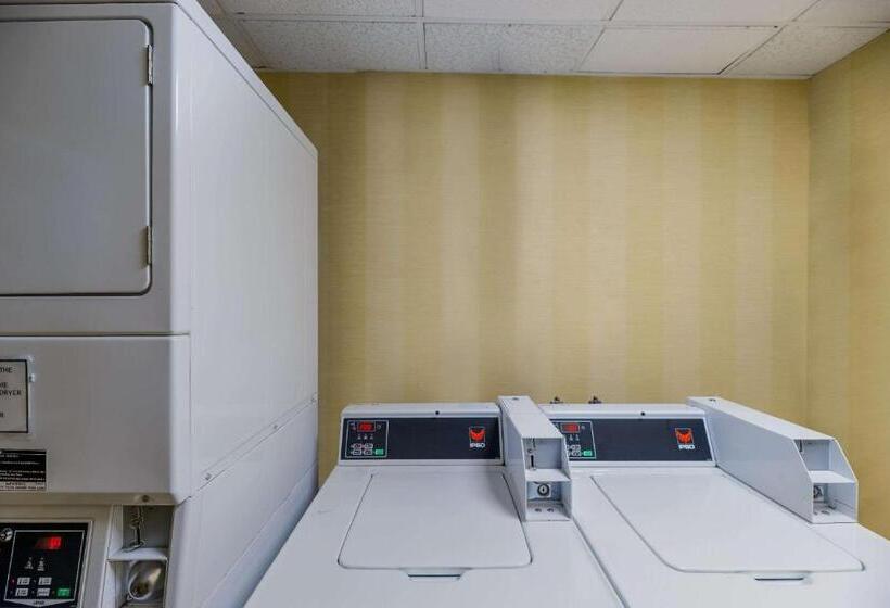 هتل Suburban Studios