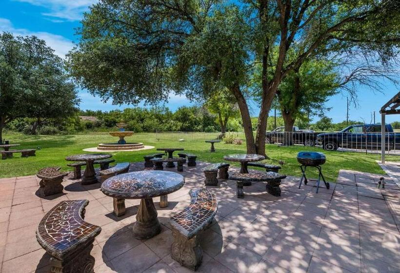 فندق Suburban Studios