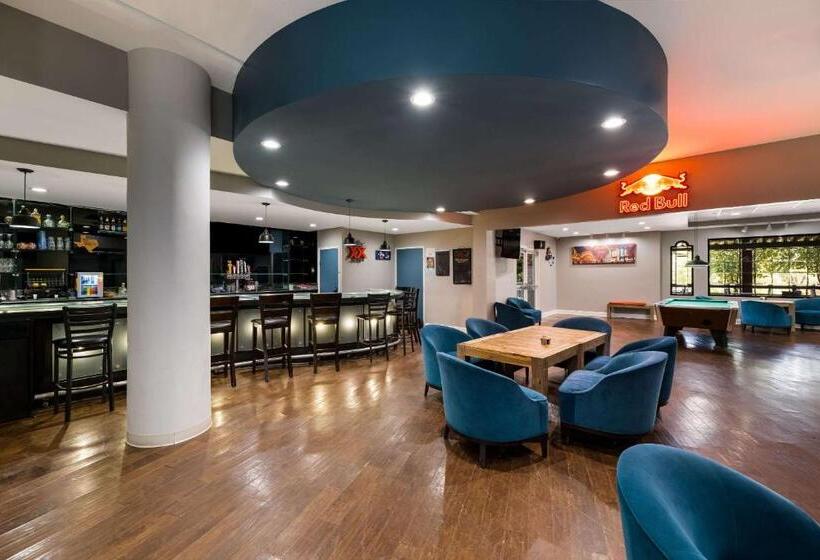 فندق Suburban Studios