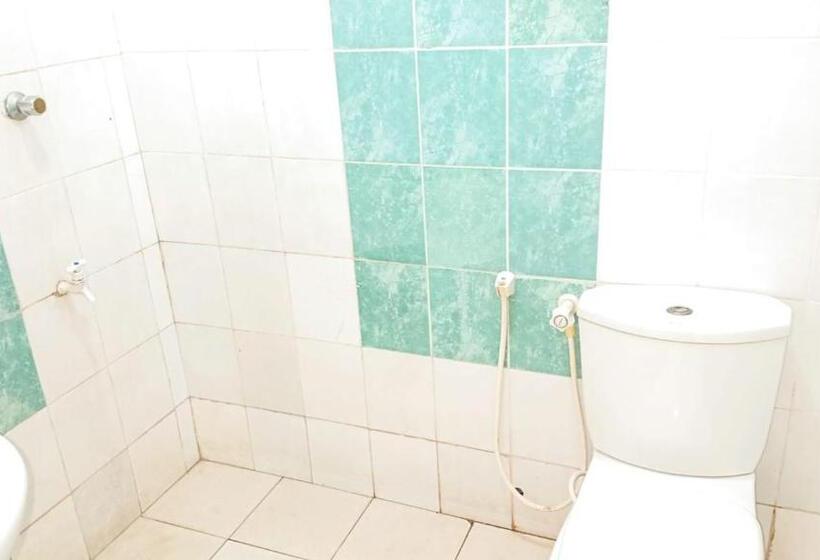 Отель Tharindu Hostel