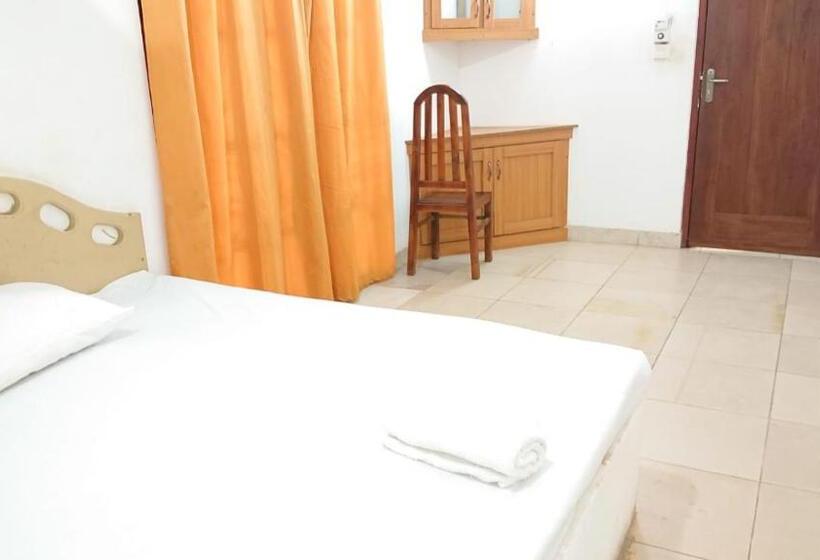 Отель Tharindu Hostel