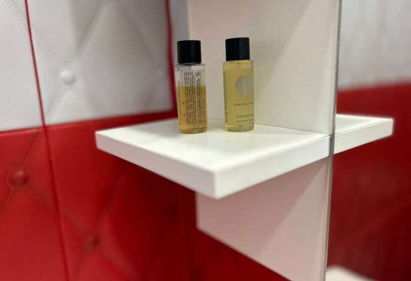 בית מלון כפרי Tirana Square